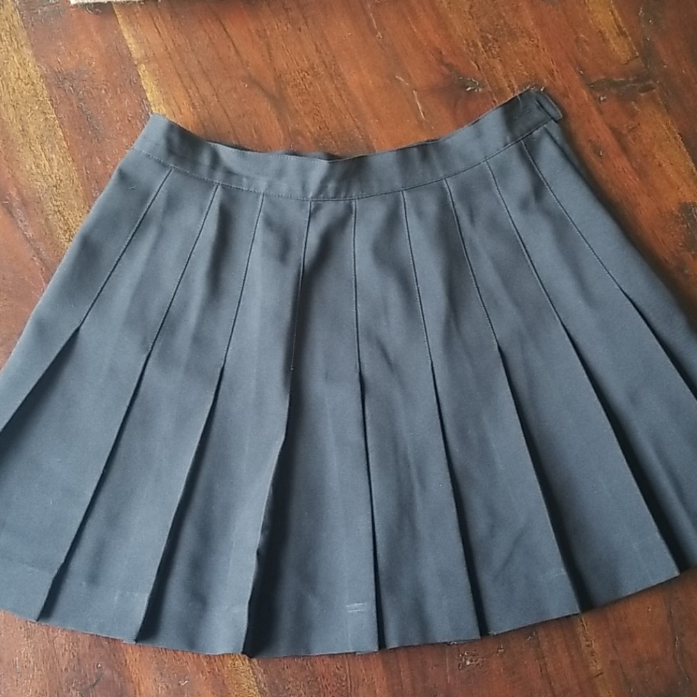 Black pleated tennis skirt
